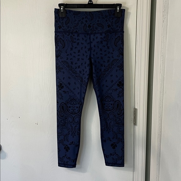 Athleta Like New Elation Textured 7/8 Tight Leggings Navy Floral Boho Size Small - Picture 2 of 11